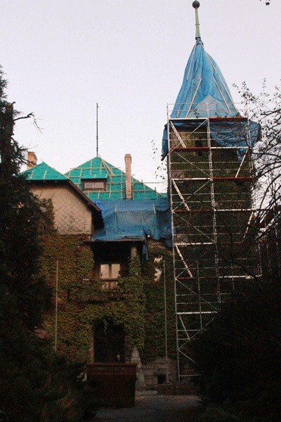 trwa-remont-dachu-zabobrzanskiego-zameczku-foto-53826