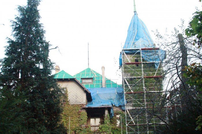 trwa-remont-dachu-zabobrzanskiego-zameczku-foto-53826