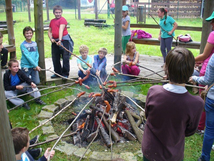 uczniowie-z-janowic-wielkich-porzadkowali-szlaki-foto-53861