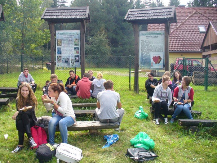 uczniowie-z-janowic-wielkich-porzadkowali-szlaki-foto-53861