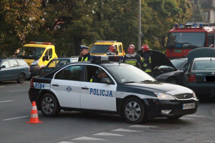 zderzenie-trzech-aut-i-autobusu-foto-53914