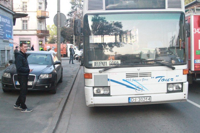 zderzenie-trzech-aut-i-autobusu-foto-53914