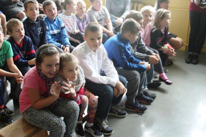 osemka-z-nowoczesna-sala-przyrody-foto-53936