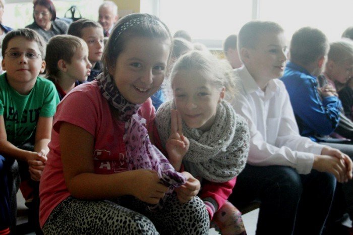 osemka-z-nowoczesna-sala-przyrody-foto-53936