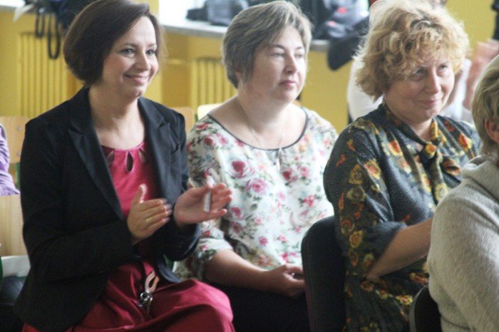 osemka-z-nowoczesna-sala-przyrody-foto-53936