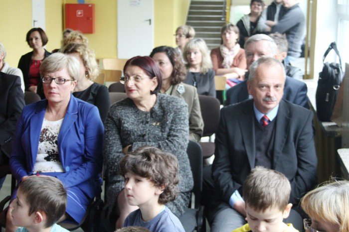 osemka-z-nowoczesna-sala-przyrody-foto-53936