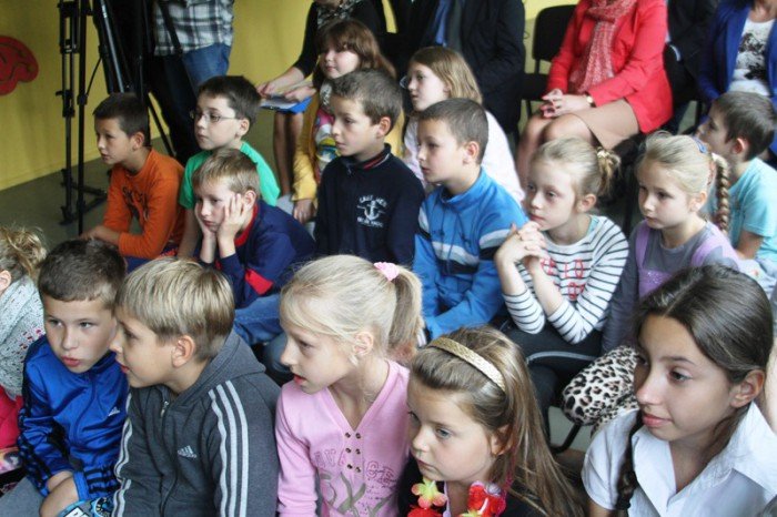 osemka-z-nowoczesna-sala-przyrody-foto-53936