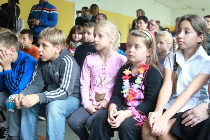 osemka-z-nowoczesna-sala-przyrody-foto-53936