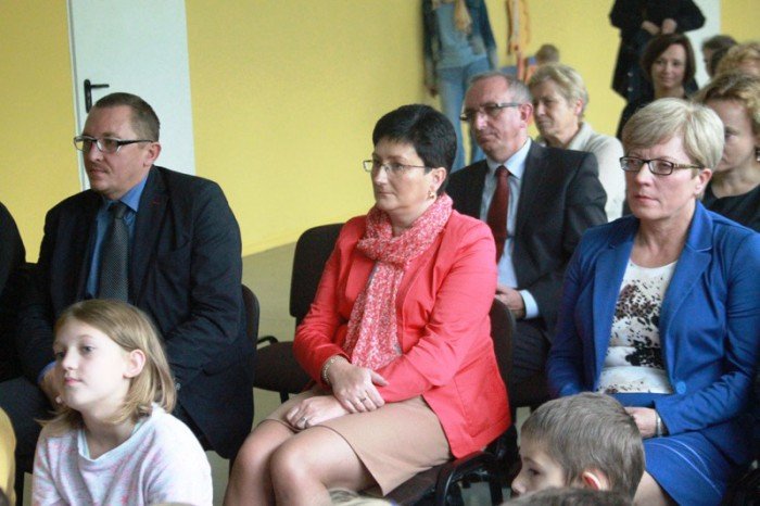 osemka-z-nowoczesna-sala-przyrody-foto-53936