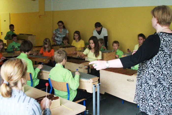 osemka-z-nowoczesna-sala-przyrody-foto-53936