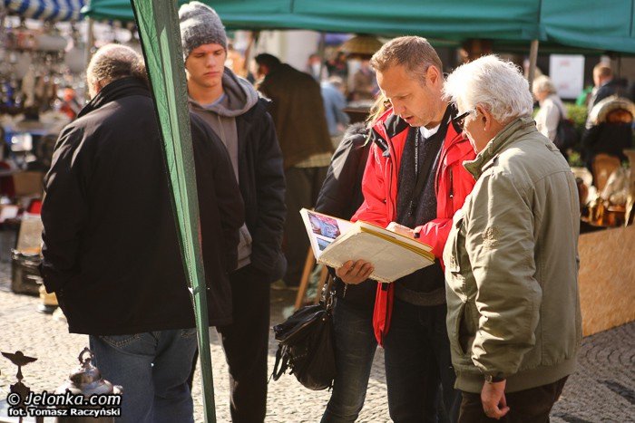 jeleniogorski-rynek-tetni-zyciem-starociami-i-osobliwosciami-foto-53959