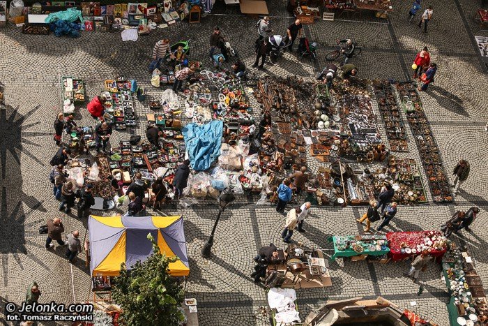jeleniogorski-rynek-tetni-zyciem-starociami-i-osobliwosciami-foto-53959