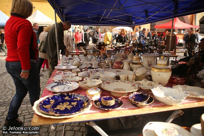 jeleniogorski-rynek-tetni-zyciem-starociami-i-osobliwosciami-foto-53959