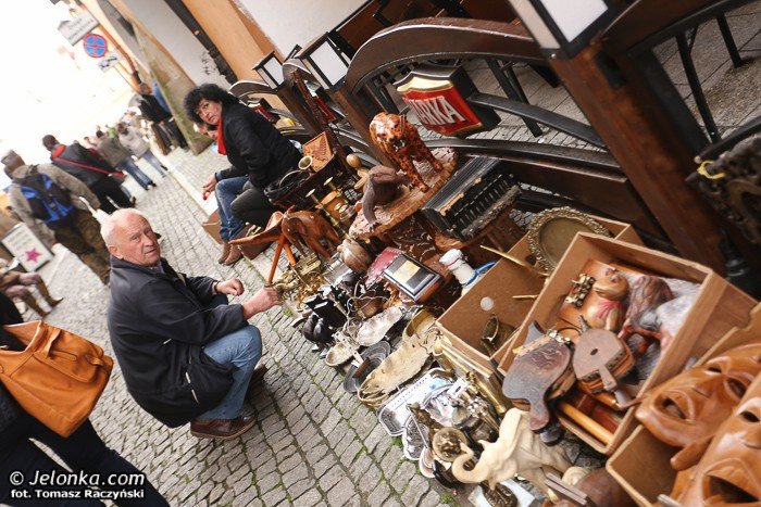 jeleniogorski-rynek-tetni-zyciem-starociami-i-osobliwosciami-foto-53959