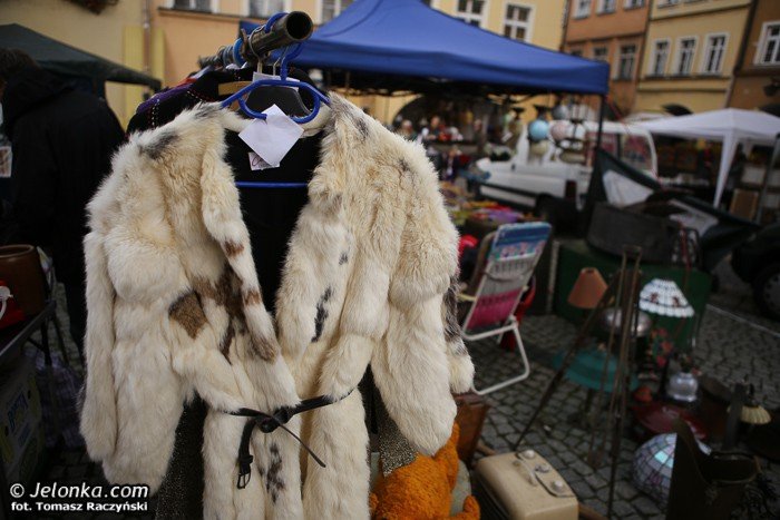 jeleniogorski-rynek-tetni-zyciem-starociami-i-osobliwosciami-foto-53959