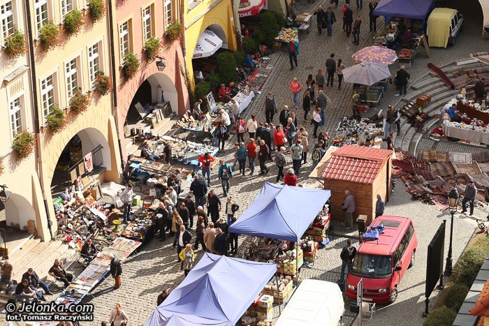 jeleniogorski-rynek-tetni-zyciem-starociami-i-osobliwosciami-foto-53959