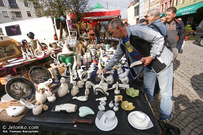 jeleniogorski-rynek-tetni-zyciem-starociami-i-osobliwosciami-foto-53959