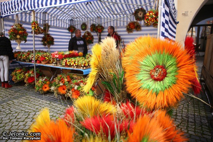 jeleniogorski-rynek-tetni-zyciem-starociami-i-osobliwosciami-foto-53959