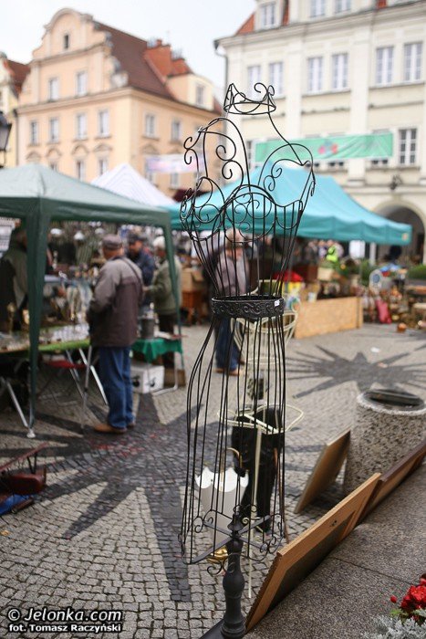 jeleniogorski-rynek-tetni-zyciem-starociami-i-osobliwosciami-foto-53959