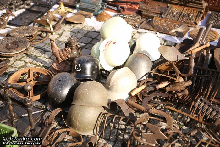jeleniogorski-rynek-tetni-zyciem-starociami-i-osobliwosciami-foto-53959