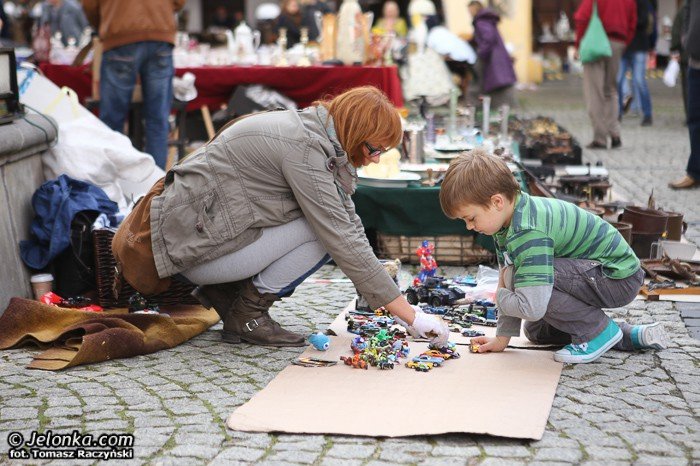 jeleniogorski-rynek-tetni-zyciem-starociami-i-osobliwosciami-foto-53959
