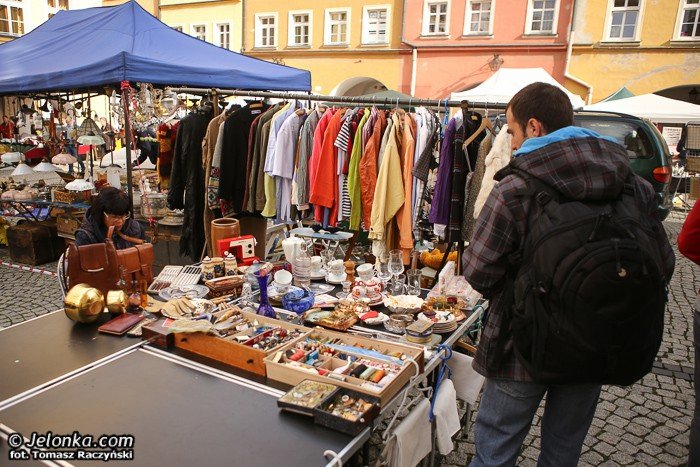 jeleniogorski-rynek-tetni-zyciem-starociami-i-osobliwosciami-foto-53959