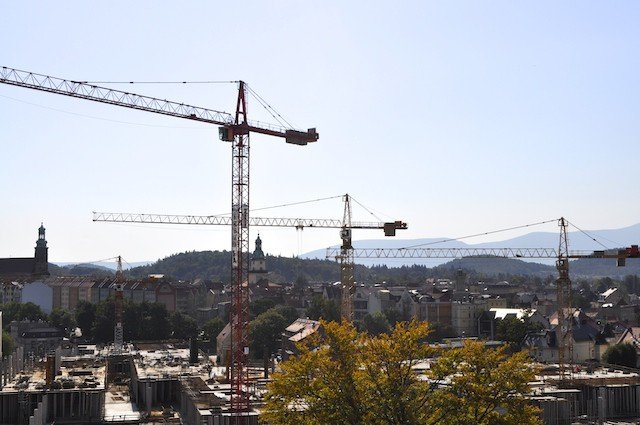 co-sie-w-jeleniej-gorze-buduje-foto-53997