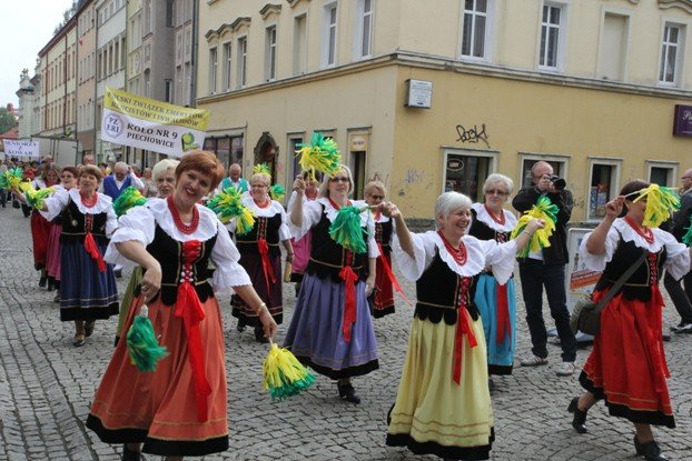 ruszyy-senioralia-barwnym-korowodem-foto-54007