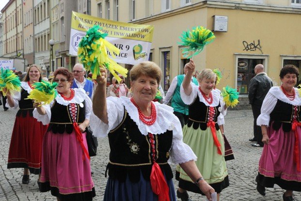 ruszyy-senioralia-barwnym-korowodem-foto-54007