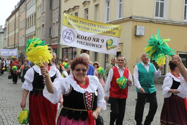 ruszyy-senioralia-barwnym-korowodem-foto-54007