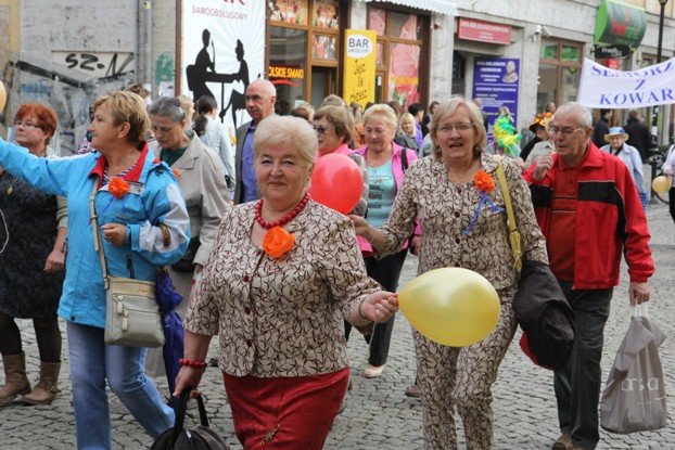 ruszyy-senioralia-barwnym-korowodem-foto-54007