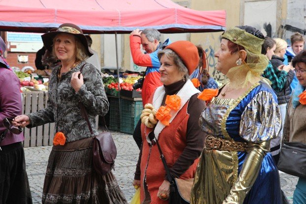 ruszyy-senioralia-barwnym-korowodem-foto-54007