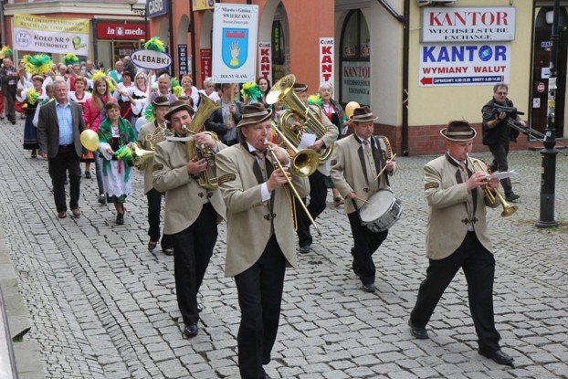 ruszyy-senioralia-barwnym-korowodem-foto-54007