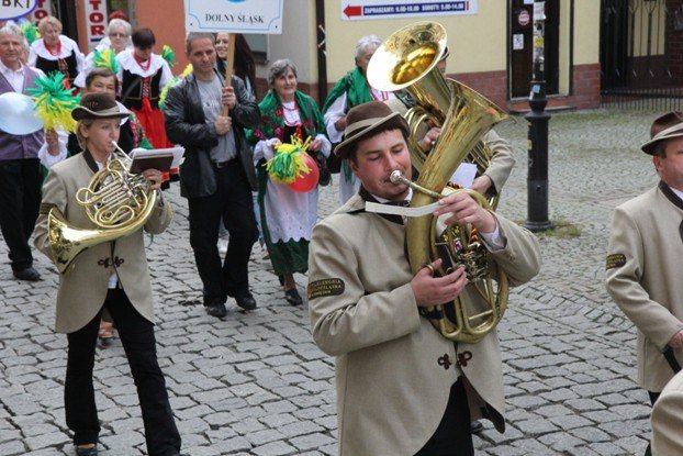ruszyy-senioralia-barwnym-korowodem-foto-54007