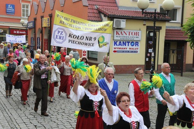 ruszyy-senioralia-barwnym-korowodem-foto-54007