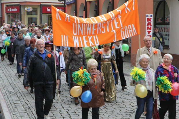 ruszyy-senioralia-barwnym-korowodem-foto-54007