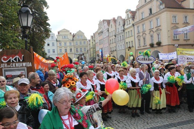 ruszyy-senioralia-barwnym-korowodem-foto-54007