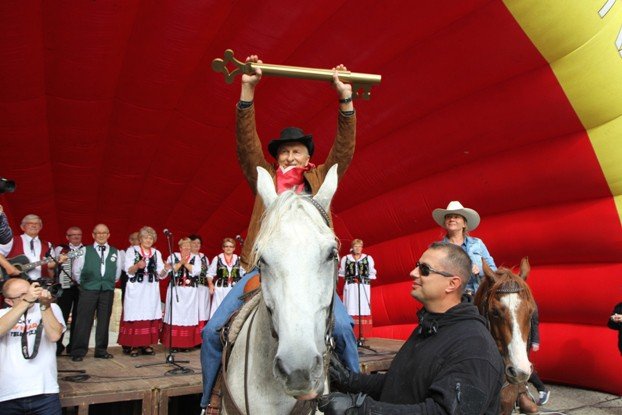 ruszyy-senioralia-barwnym-korowodem-foto-54007