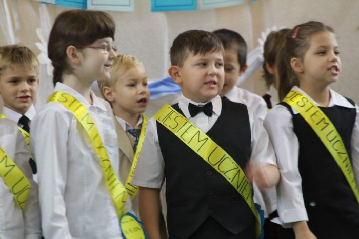 wielkie-pasowanie-pierwszaczkow-z-siodemki-foto-54040