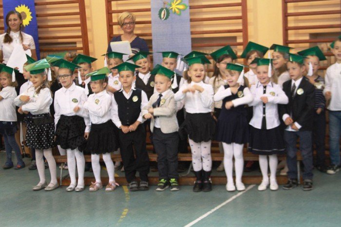 wielkie-pasowanie-pierwszaczkow-z-siodemki-foto-54040