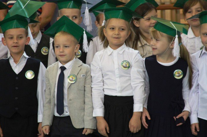 wielkie-pasowanie-pierwszaczkow-z-siodemki-foto-54040