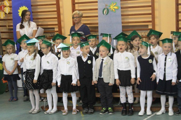 wielkie-pasowanie-pierwszaczkow-z-siodemki-foto-54040