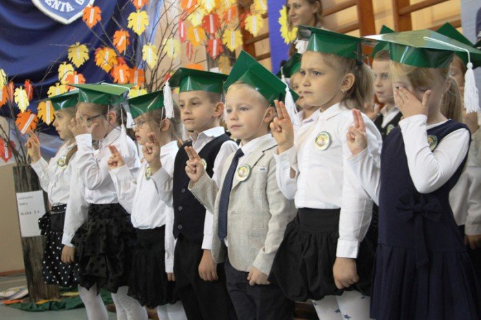 wielkie-pasowanie-pierwszaczkow-z-siodemki-foto-54040