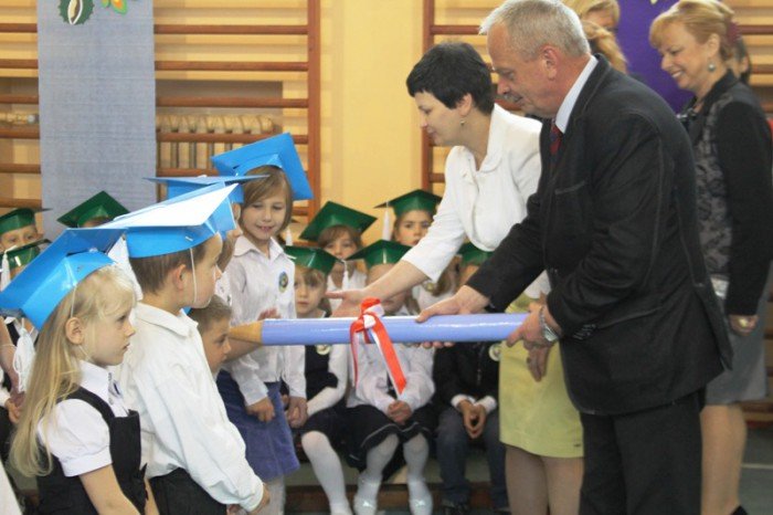wielkie-pasowanie-pierwszaczkow-z-siodemki-foto-54040