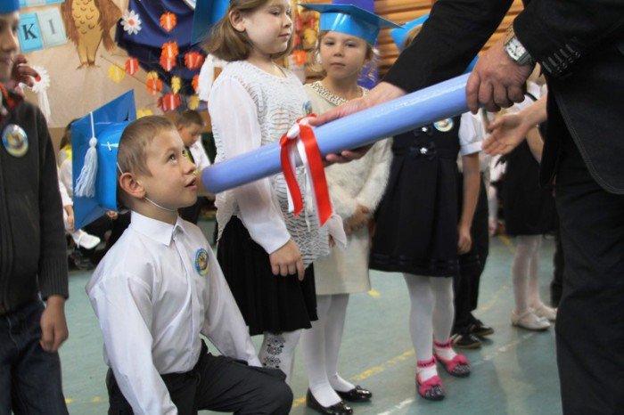 wielkie-pasowanie-pierwszaczkow-z-siodemki-foto-54040