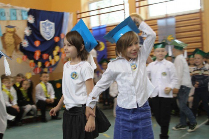 wielkie-pasowanie-pierwszaczkow-z-siodemki-foto-54040