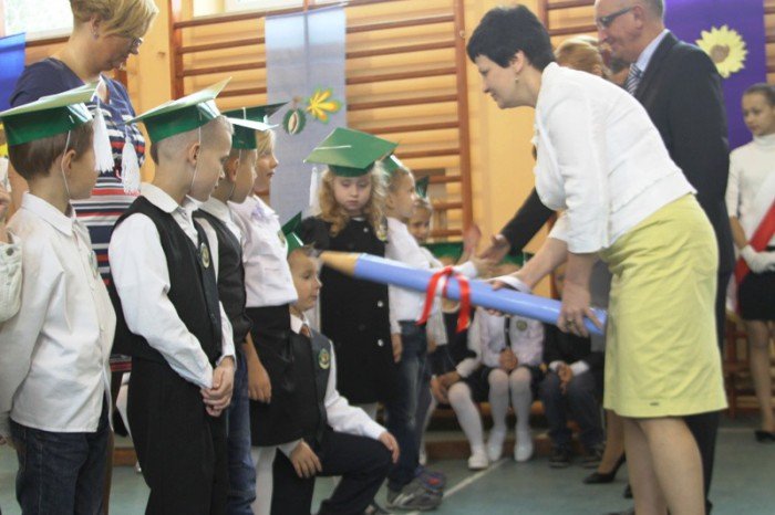 wielkie-pasowanie-pierwszaczkow-z-siodemki-foto-54040