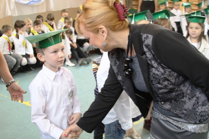 wielkie-pasowanie-pierwszaczkow-z-siodemki-foto-54040