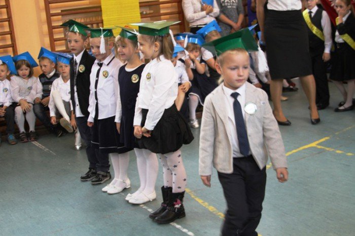 wielkie-pasowanie-pierwszaczkow-z-siodemki-foto-54040