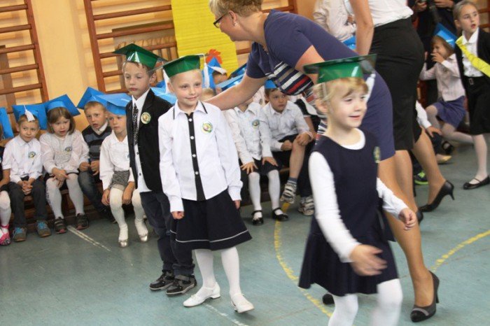 wielkie-pasowanie-pierwszaczkow-z-siodemki-foto-54040